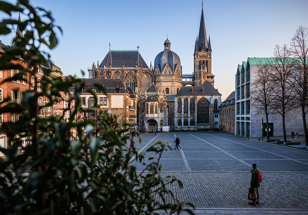 Dom Aachen von Vorne