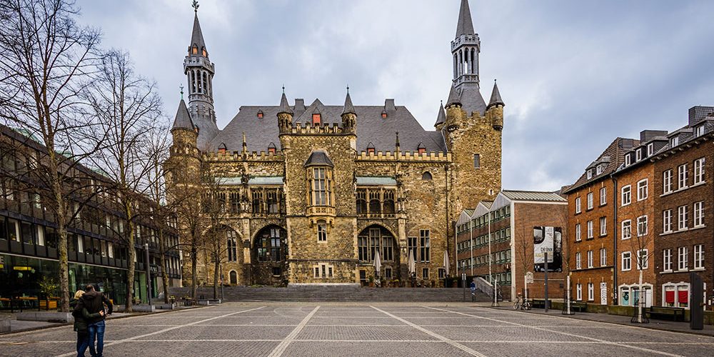 Katschhof Aachen von Vorne