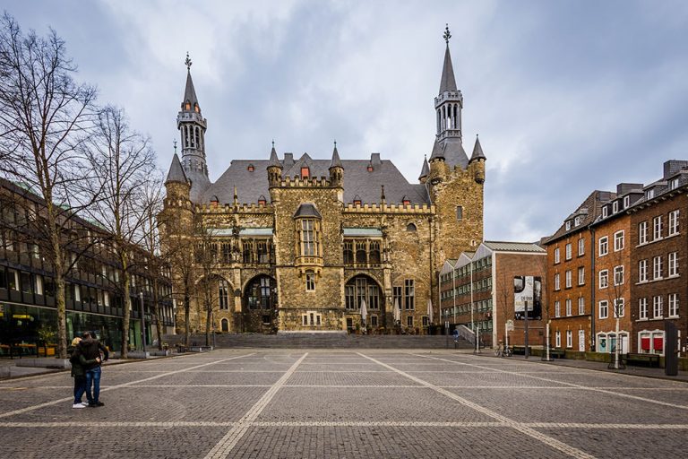 Katschhof Aachen von Vorne