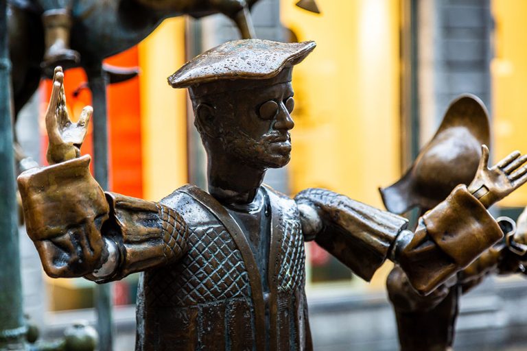 Puppenbrunnen Aachen von Vorne