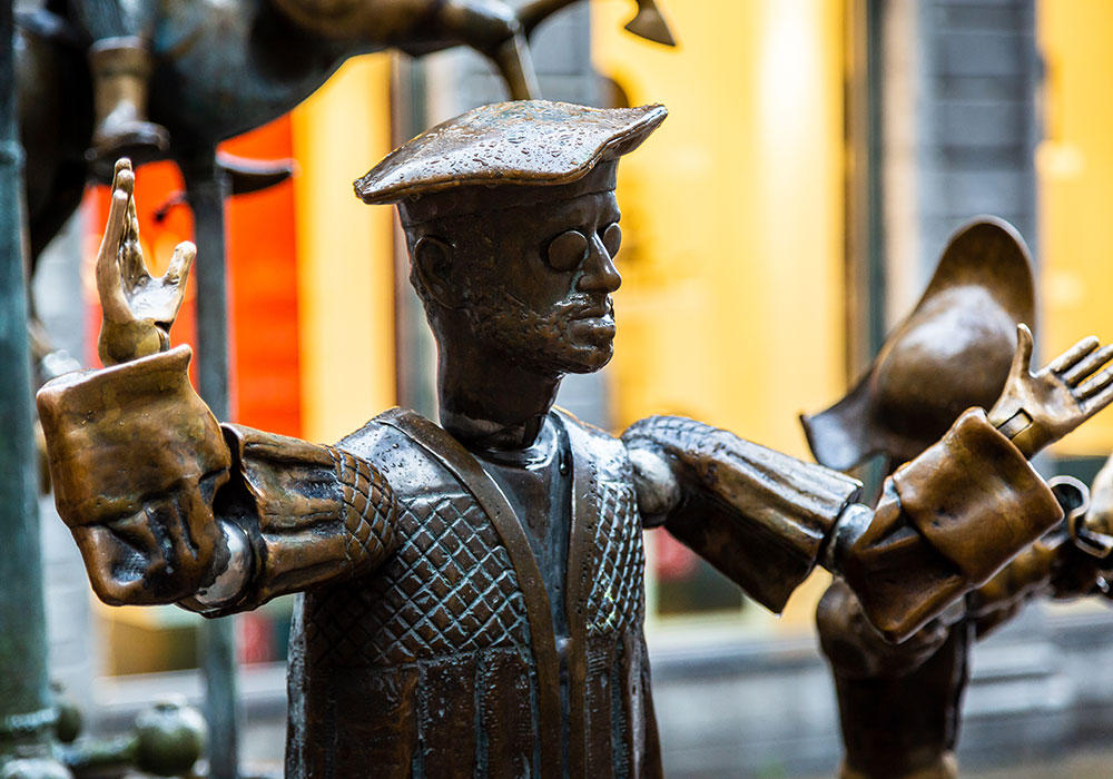 Puppenbrunnen Aachen von Vorne