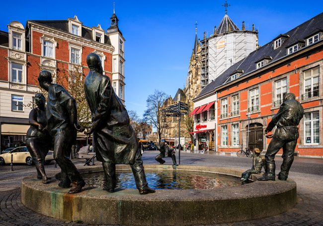 Brunnen Kreislauf des Geldes Aachen von Vorne