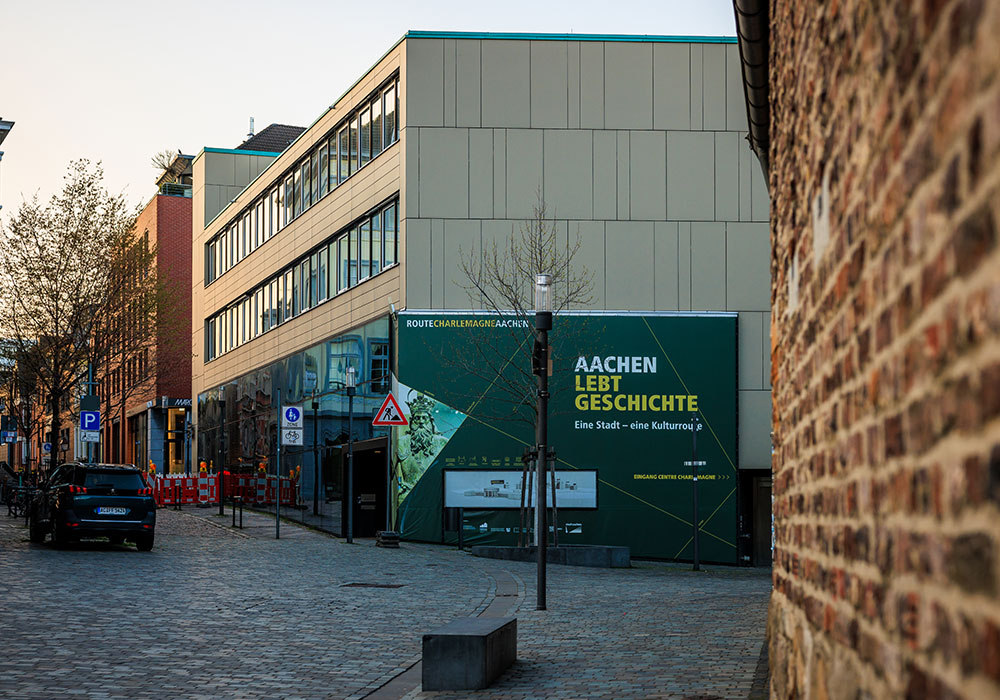 Centre Challemange Aachen von der Seite