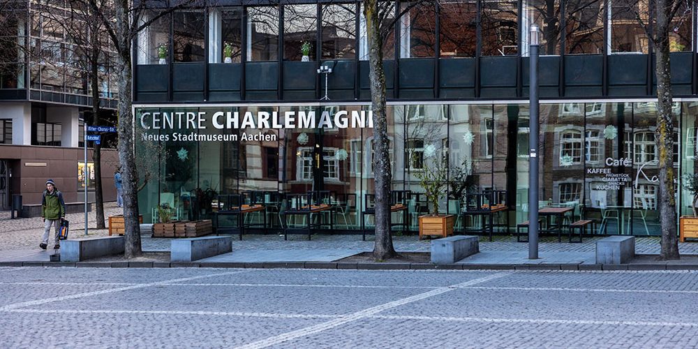 Centre Challemange Aachen von Vorne
