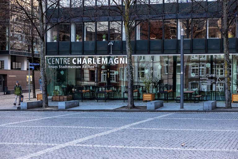 Centre Challemange Aachen von Vorne