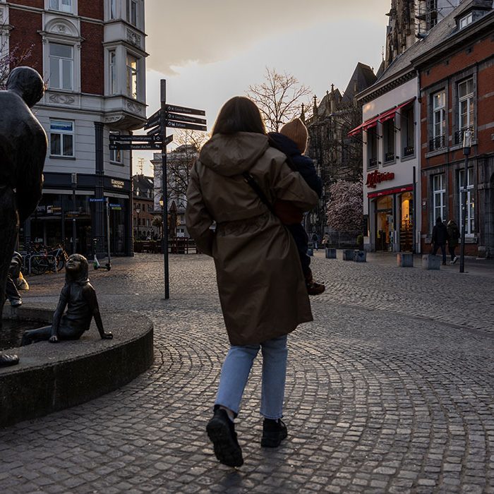 Brunnen Kreislauf des Geldes Aachen von der Seite