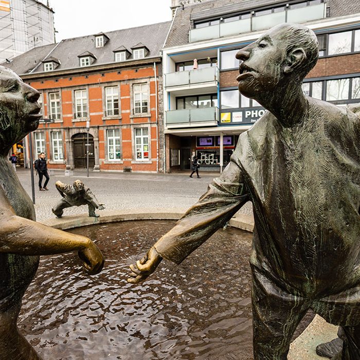 Brunnen Kreislauf des Geldes Aachen von Vorne