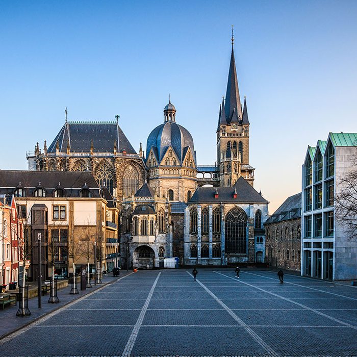 Dom Aachen von Vorne