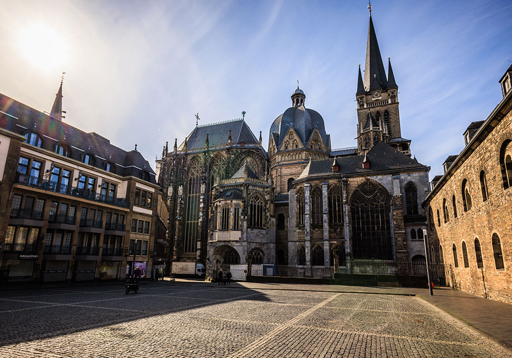 Dom Aachen von Vorne