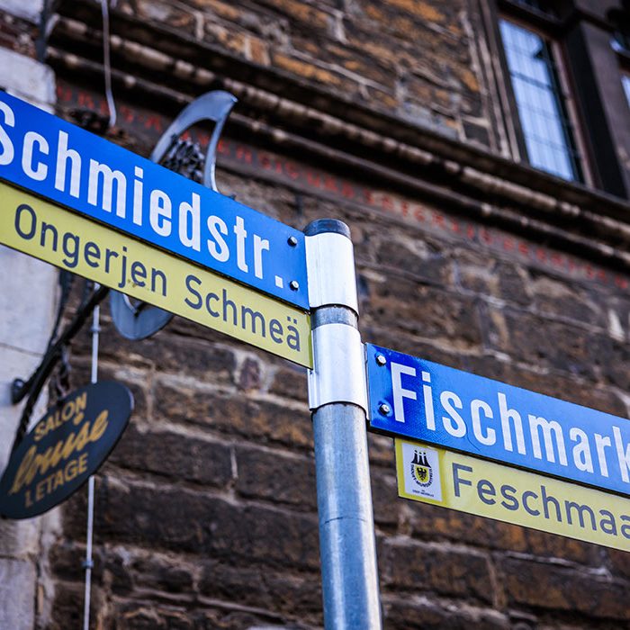 Wegweiser Aachen von Vorne