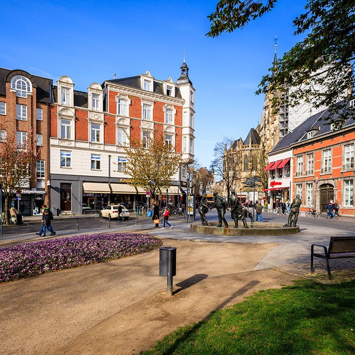 Karlsbrunnen Aachen von Vorne