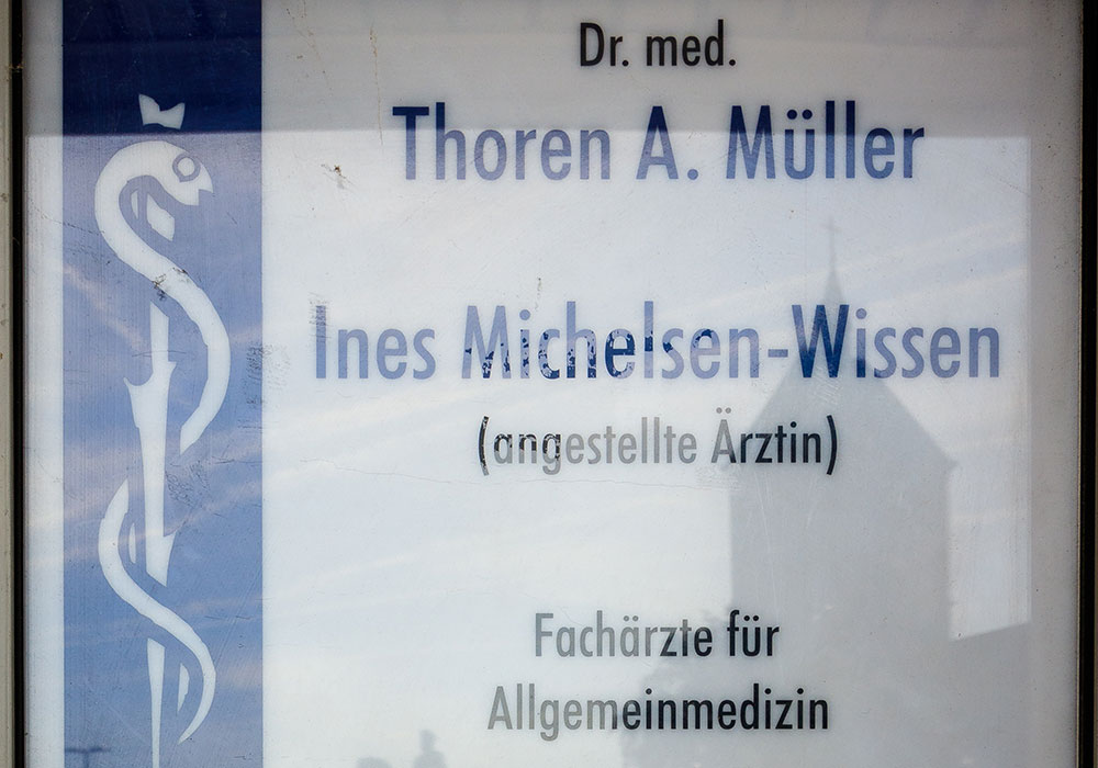 Hausarzt Dr. med. Thoren Müller Aachen von Vorne