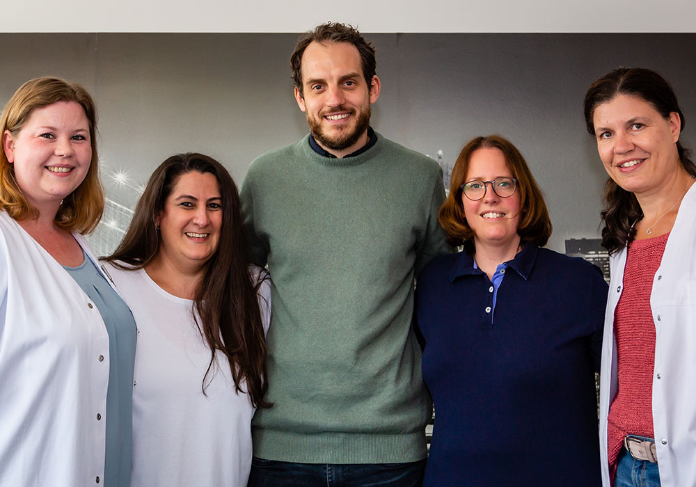 Team von Hausarzt Dr. med. Thoren Müller Aachen von Vorne
