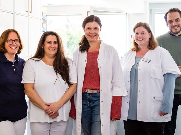 Team von Hausarzt Dr. med. Thoren Müller Aachen von Vorne