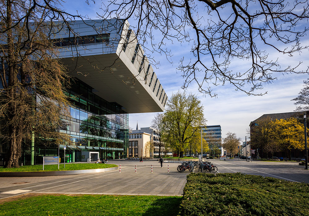 Super C Aachen von der Seite