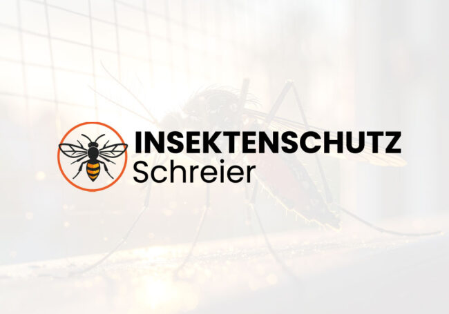 Logo von Insektenschutz Schreier mit stilisierter Mücke im Kreis vor einem Mückenmotiv im Hintergrund